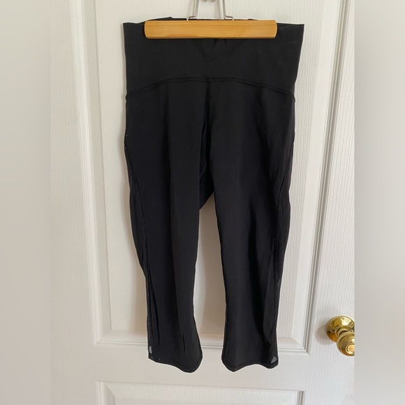 Black Cropped Lululemon Legging size 6 - like new - Picture 3 of 7